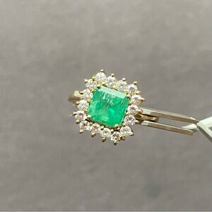 18K Yellow Gold Emerald Diamond Ring